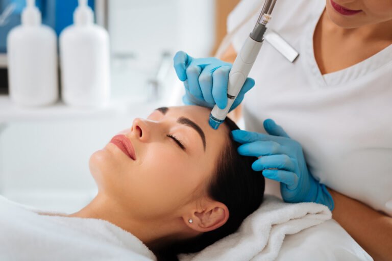 HydraFacial Glow Treatment (8 sessions)