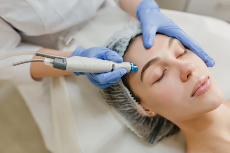 HydraFacial Glow Treatment (4 sessions)